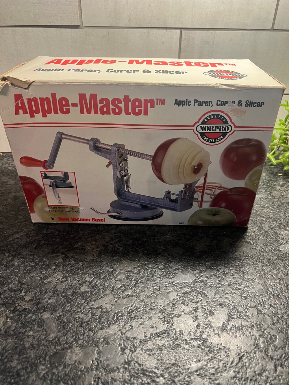 Apple-Master Apple Parer Corer & Slicer by Norpro - Red/White. Preloved